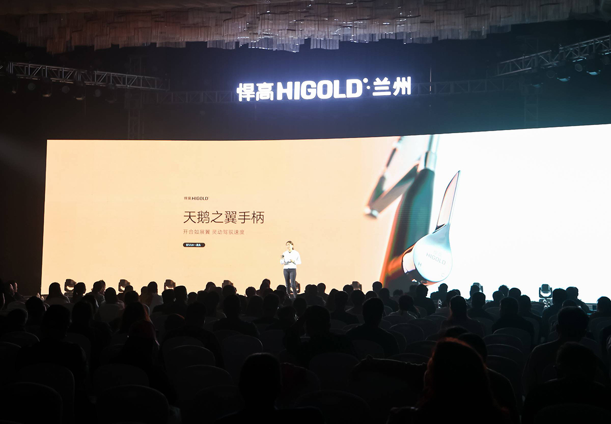 今日qm球盟会·(中国)球盟会全球新品发布会登陆兰州，暨兰州旗舰店隆重开业