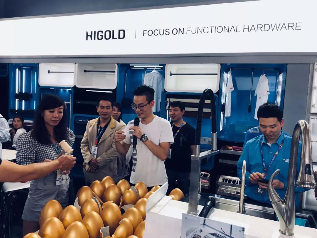 qm球盟会·(中国)球盟会独家冠名南京门博会，携手2019新品开展！
